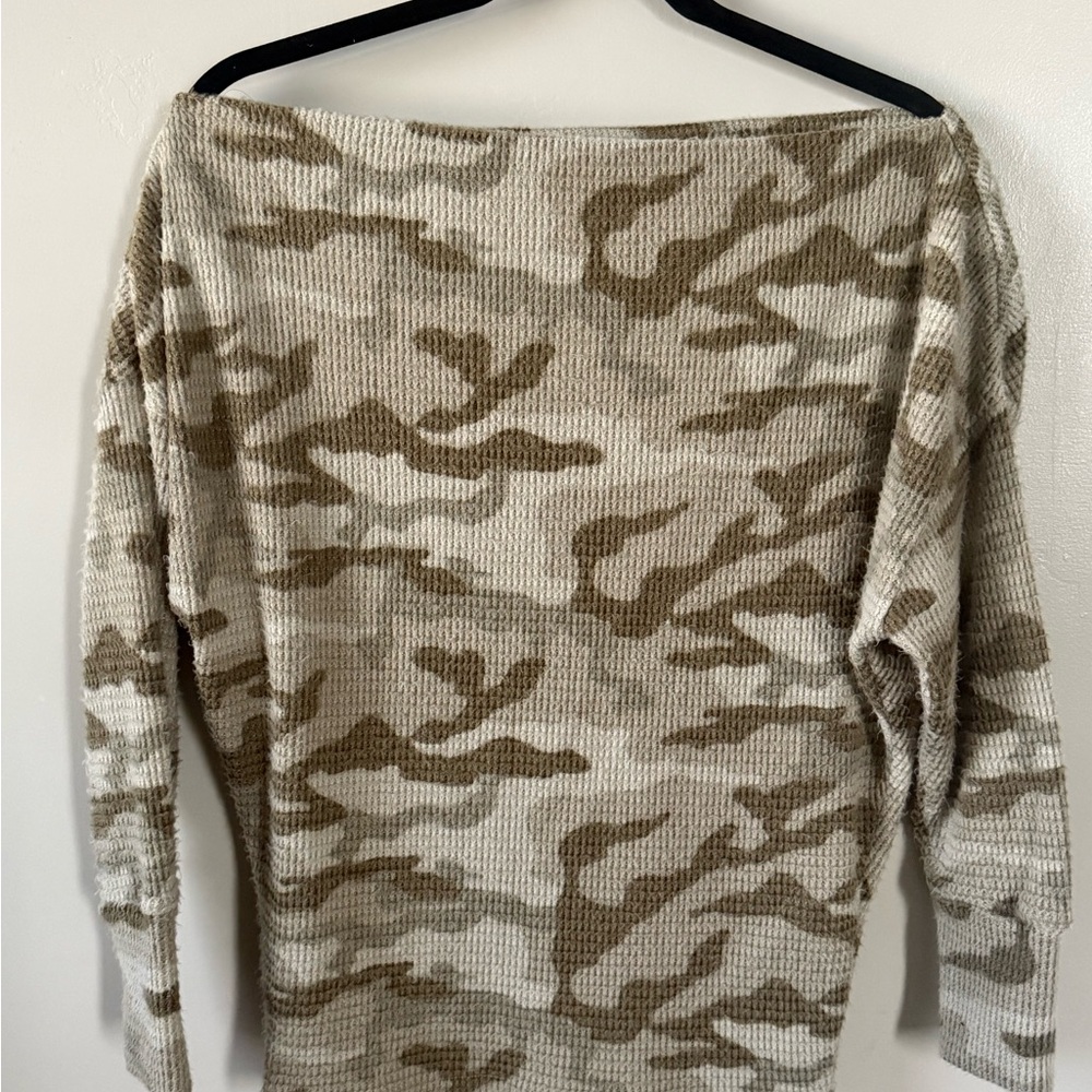 BKE Off-the-Shoulder Camouflage Sweater - Cream and Brown